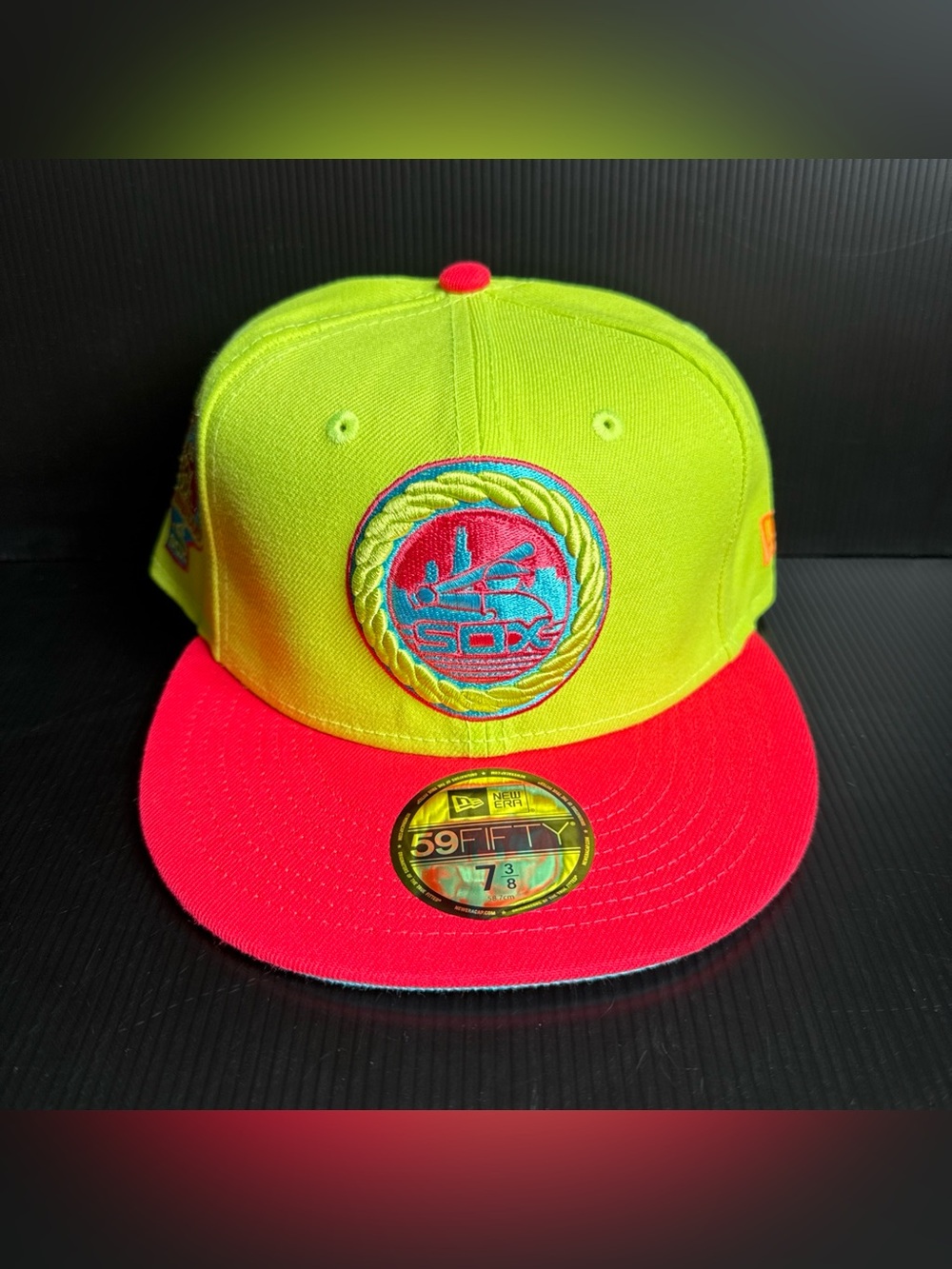 NWT New Era Chicago White Sox Green Cyber Highlighter Fitted Hat Cap Size 7 3/8